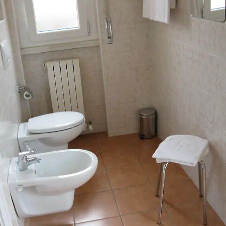 Otel La Collina Casnate Con Bernate