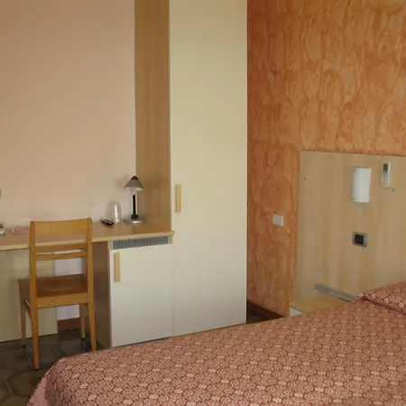 ホテル La Collina Casnate con Bernate